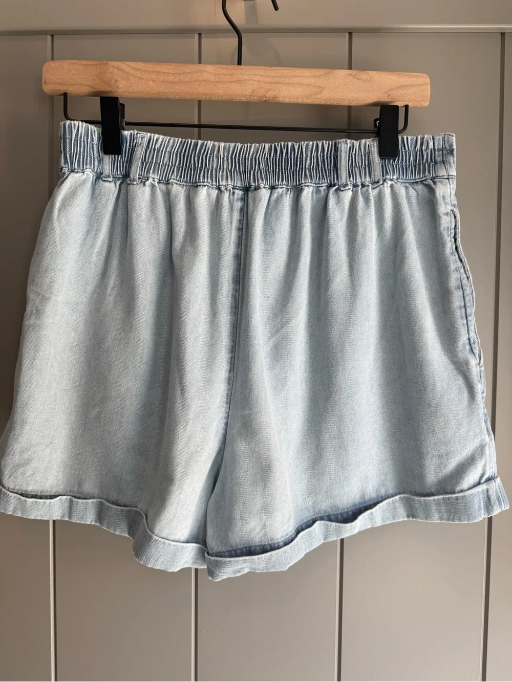 American Eagle Paperbag Waist Denim Shorts Light Wash Pull On Cuffed Women’s S - Picture 4 of 13